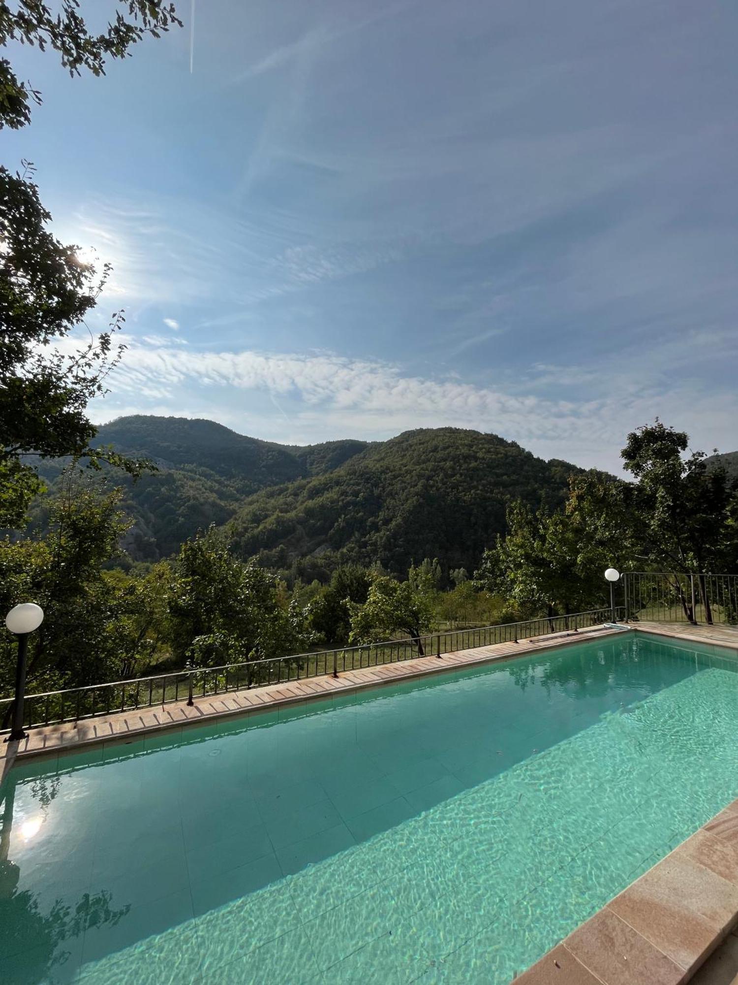 Casa Vigneto - Villa With Pool Toano エクステリア 写真